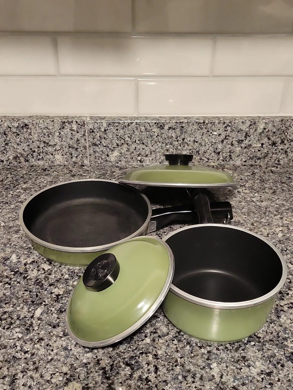 Vintage Club Avocado Green Cast Aluminum Cookware Set – 4 Pieces